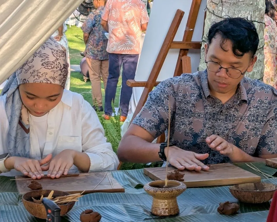 Two guests rolling incense together